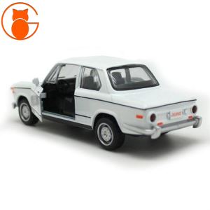 ماکت ماشین بی ام و BMW 2002 سفید سایز 1/36